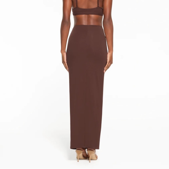 SKIMS | Fits Everybody Long Skirt - Picture 4 of 11